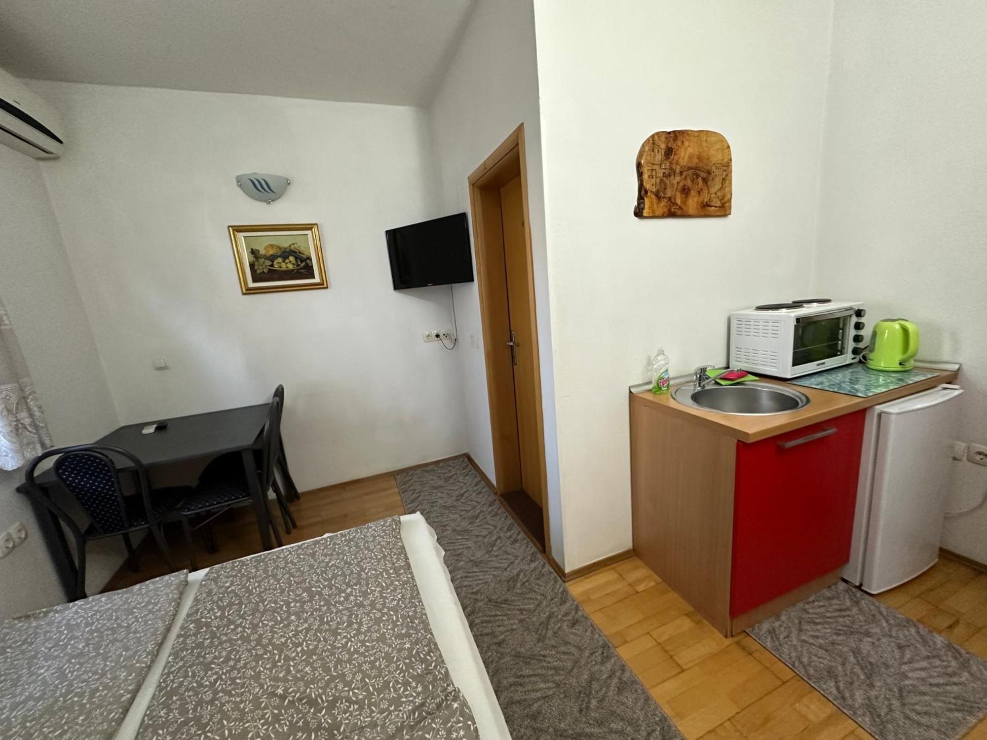 Villa Anja Apartments โมสตาร์ ภายนอก รูปภาพ
