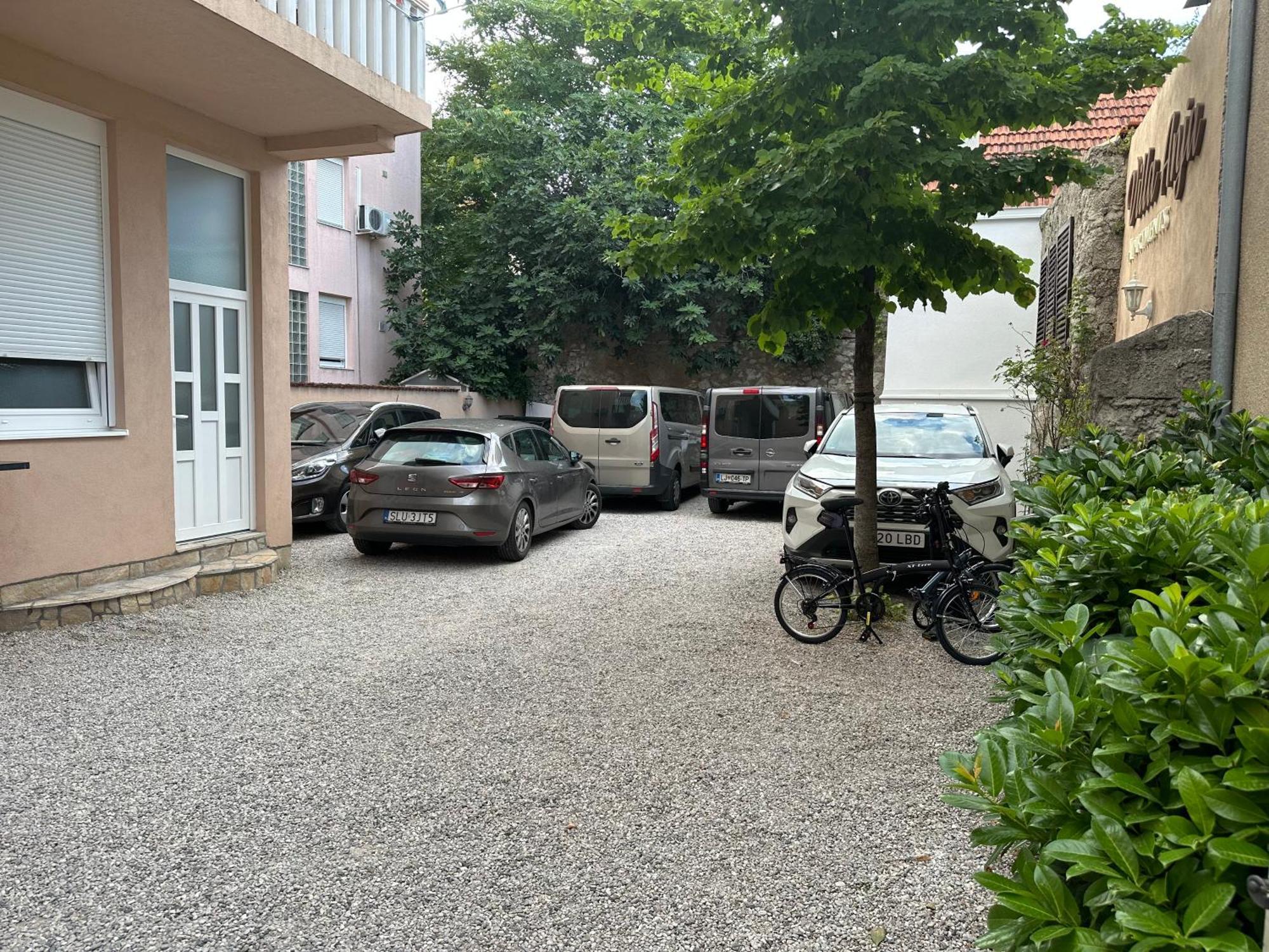Villa Anja Apartments โมสตาร์ ภายนอก รูปภาพ