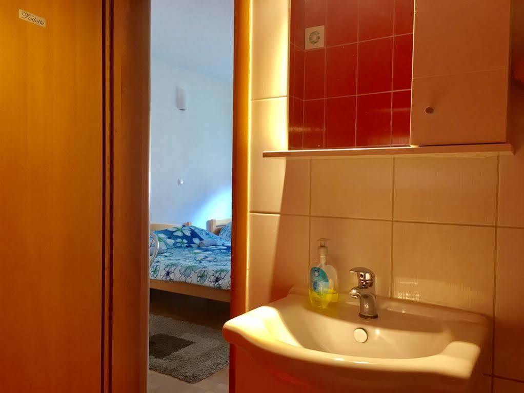 Villa Anja Apartments โมสตาร์ ภายนอก รูปภาพ